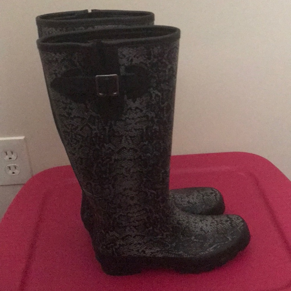Boots - Picture 2 of 3